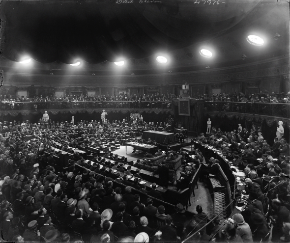 Photo of the Dáil meeting in the Mansion House, August 1921