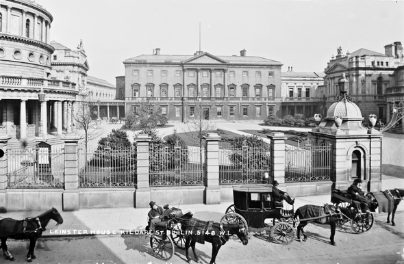 Photograph of Leinster House with horse-drawn carriages in the foreground