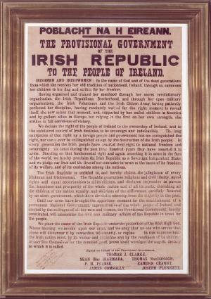 Cóip d’Fhorógra Phoblacht na hÉireann i bhfráma